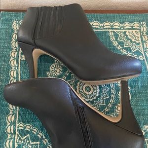 Black Madden Girl ankle boots only worn twice. Size 8.5